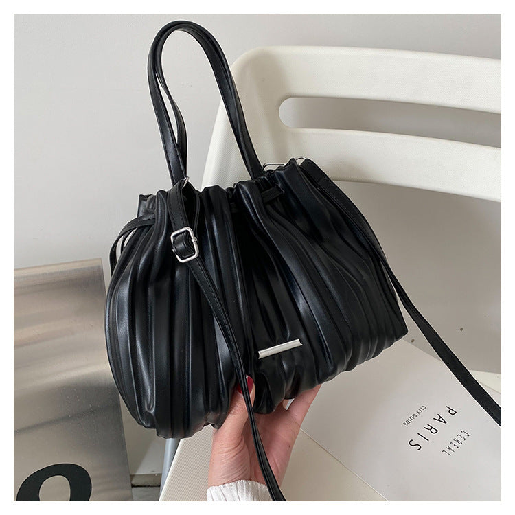 Retro Pleated Cloud Handbag - Simple Casual Style