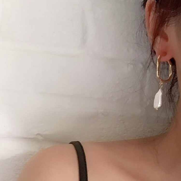 Vintage Pearl Stud Earrings from Dongdaemun